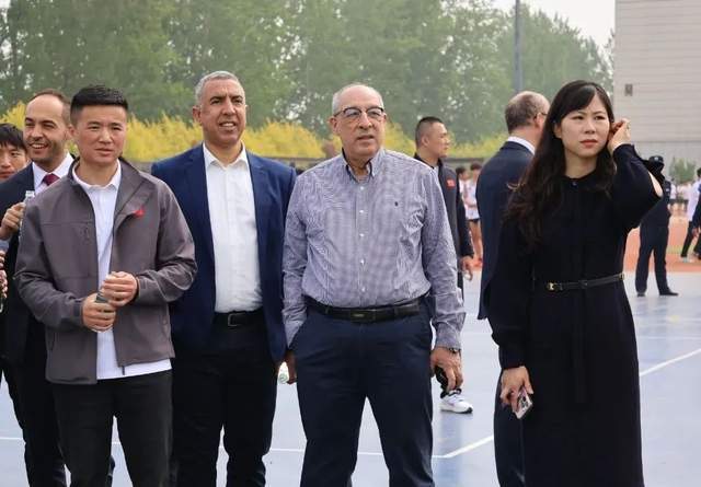 足球世界俱乐部杯-包含格拉纳达主帅穆罕默德特希勤勉训练的词条